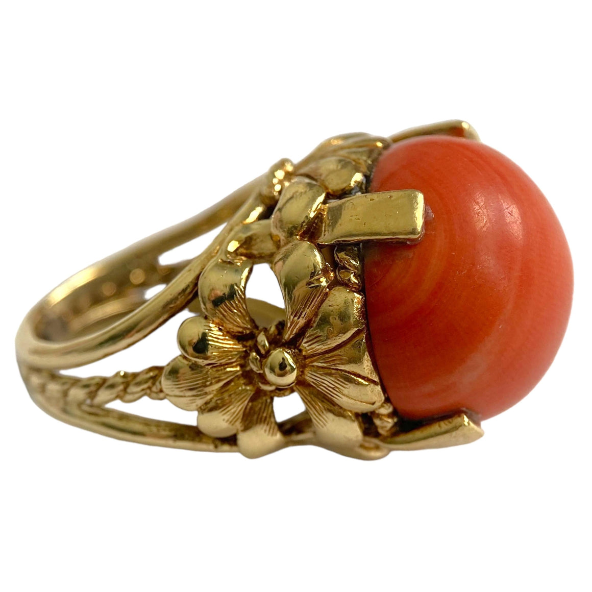 Vintage 18K Gold Coral Cabochon Ring